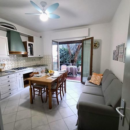 Appartamenti Casa Nina, Lago,Montagne, Uliveti Brenzone sul Garda Buitenkant foto