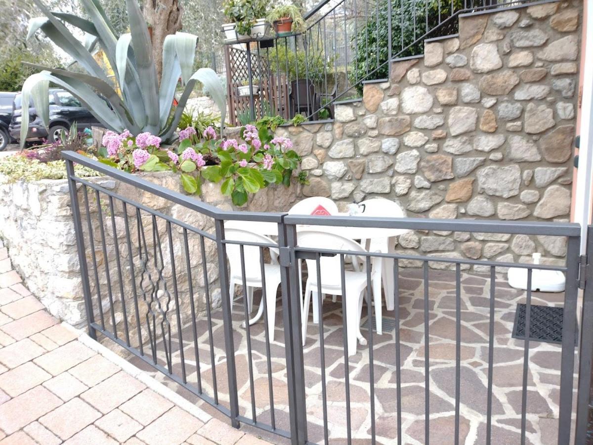 Appartamenti Casa Nina, Lago,Montagne, Uliveti Brenzone sul Garda Buitenkant foto