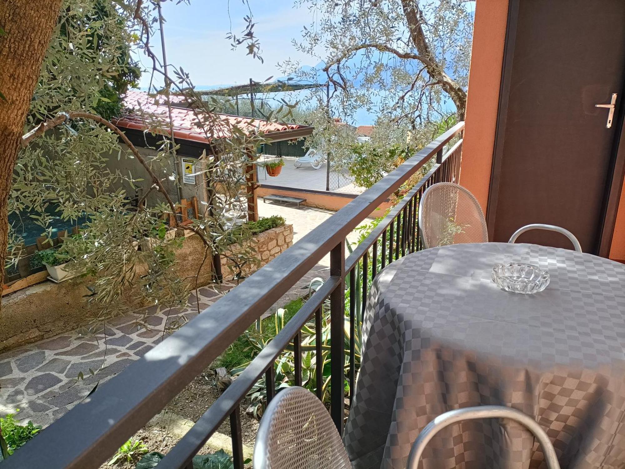 Appartamenti Casa Nina, Lago,Montagne, Uliveti Brenzone sul Garda Buitenkant foto