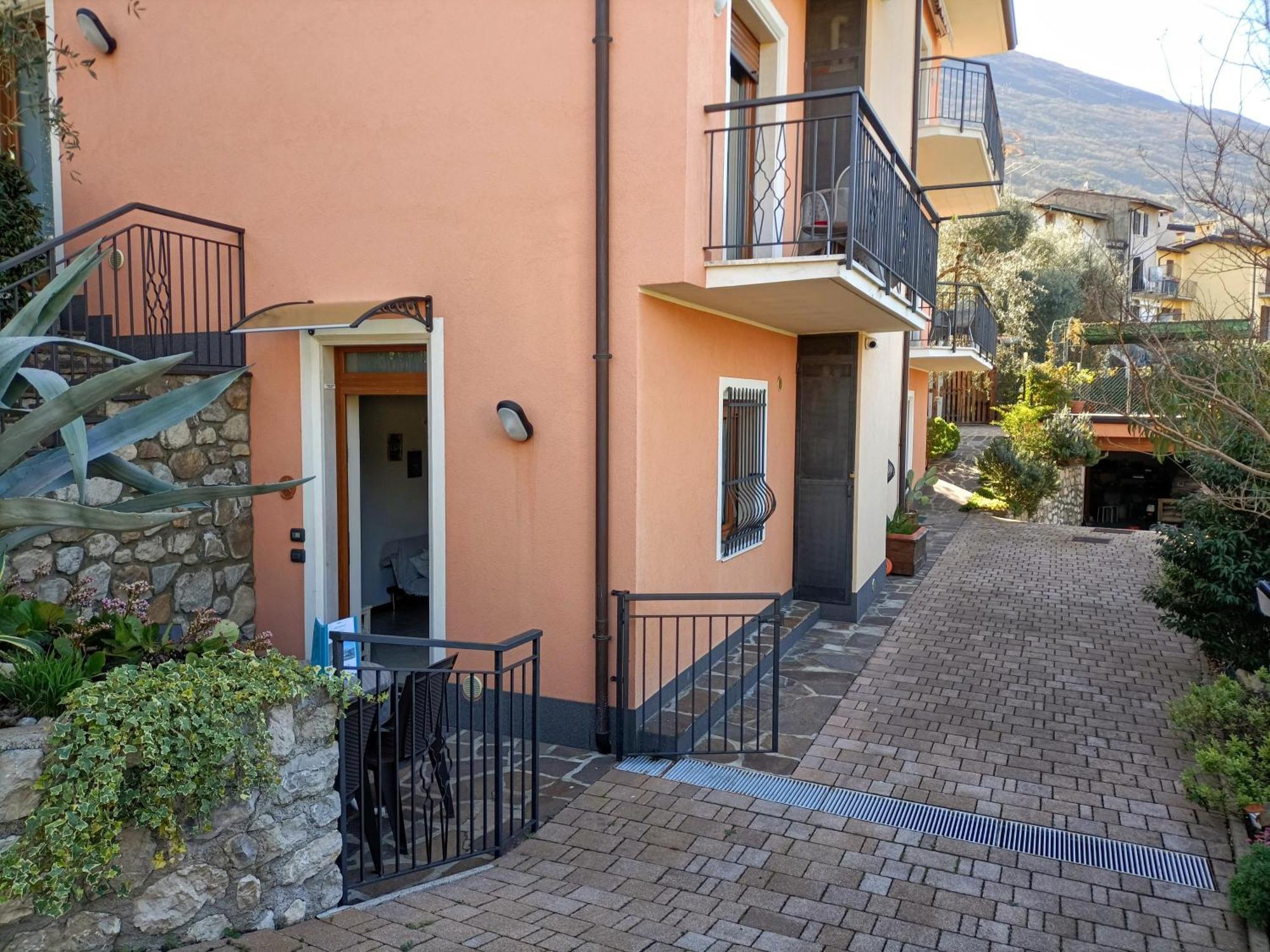 Appartamenti Casa Nina, Lago,Montagne, Uliveti Brenzone sul Garda Buitenkant foto