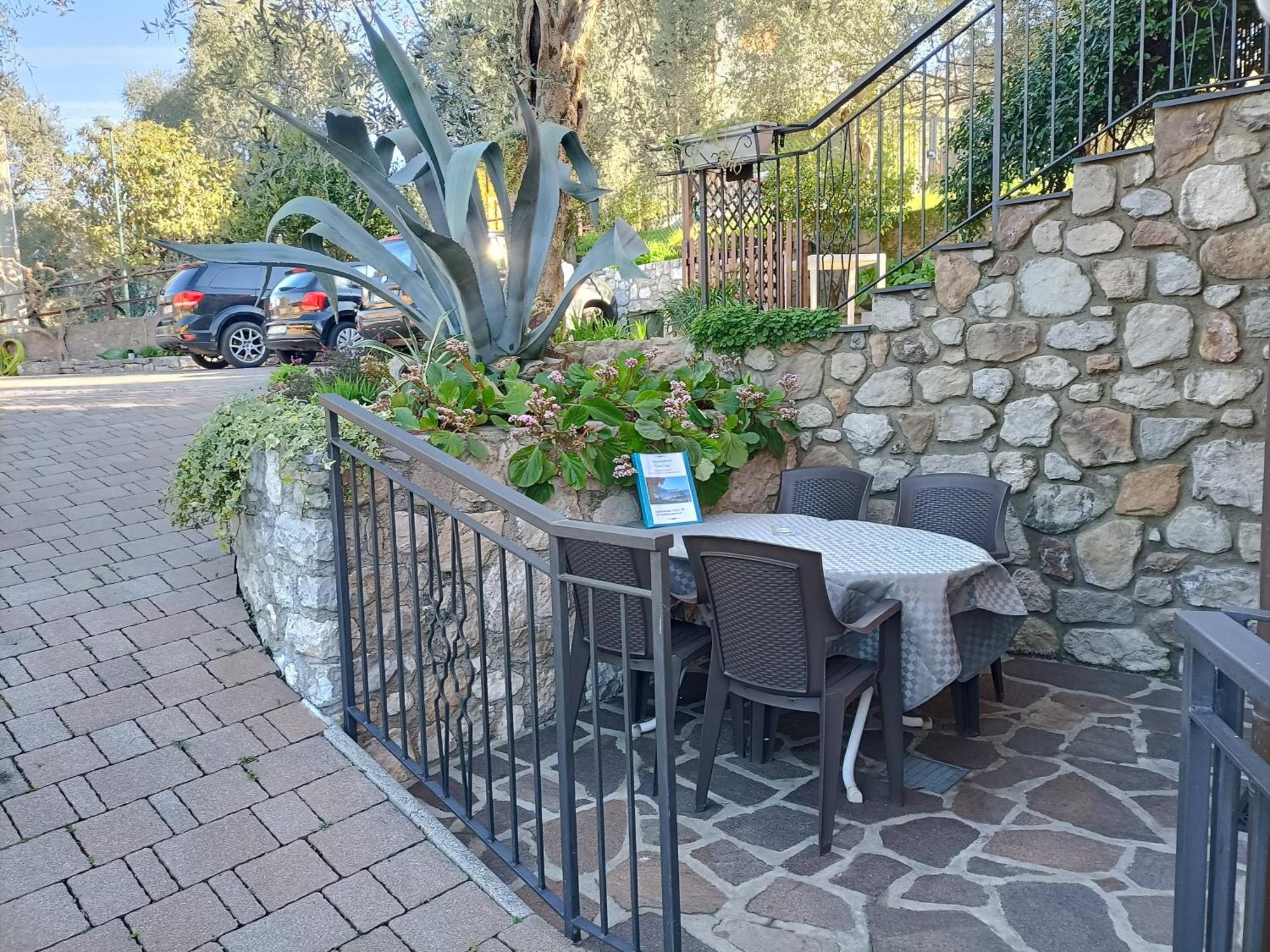 Appartamenti Casa Nina, Lago,Montagne, Uliveti Brenzone sul Garda Buitenkant foto
