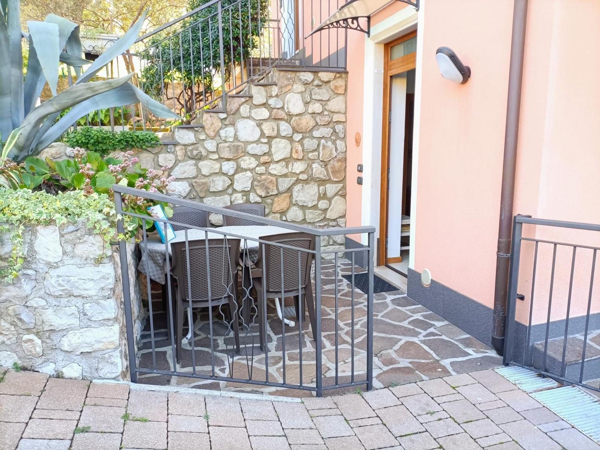 Appartamenti Casa Nina, Lago,Montagne, Uliveti Brenzone sul Garda Buitenkant foto