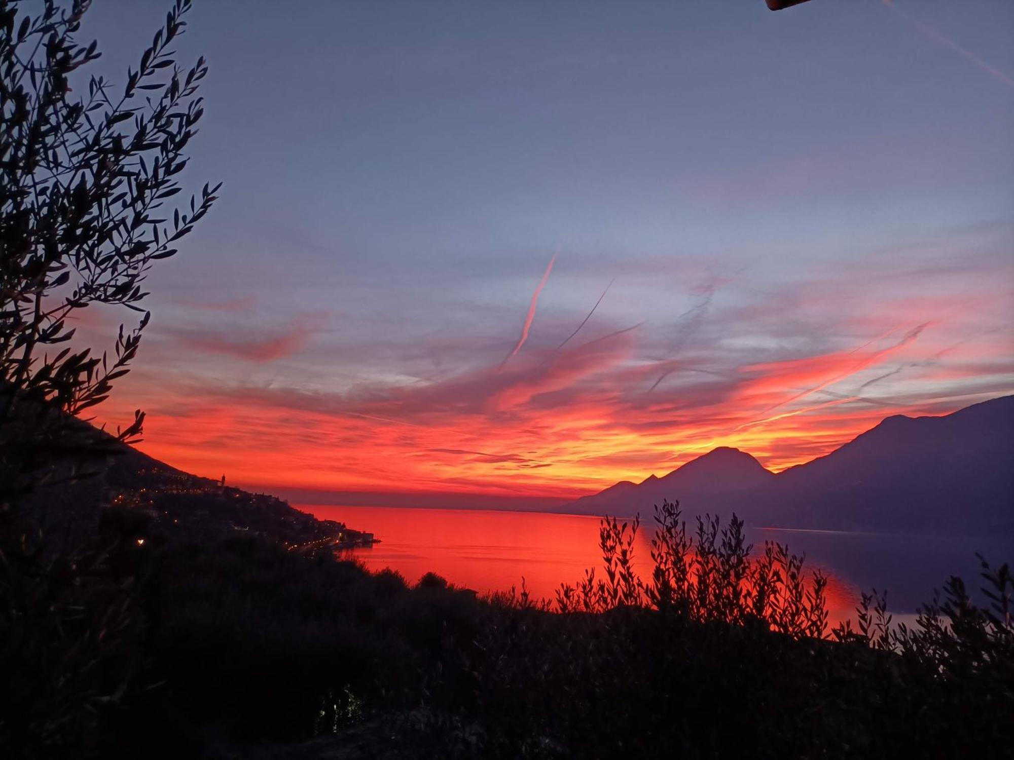 Appartamenti Casa Nina, Lago,Montagne, Uliveti Brenzone sul Garda Buitenkant foto