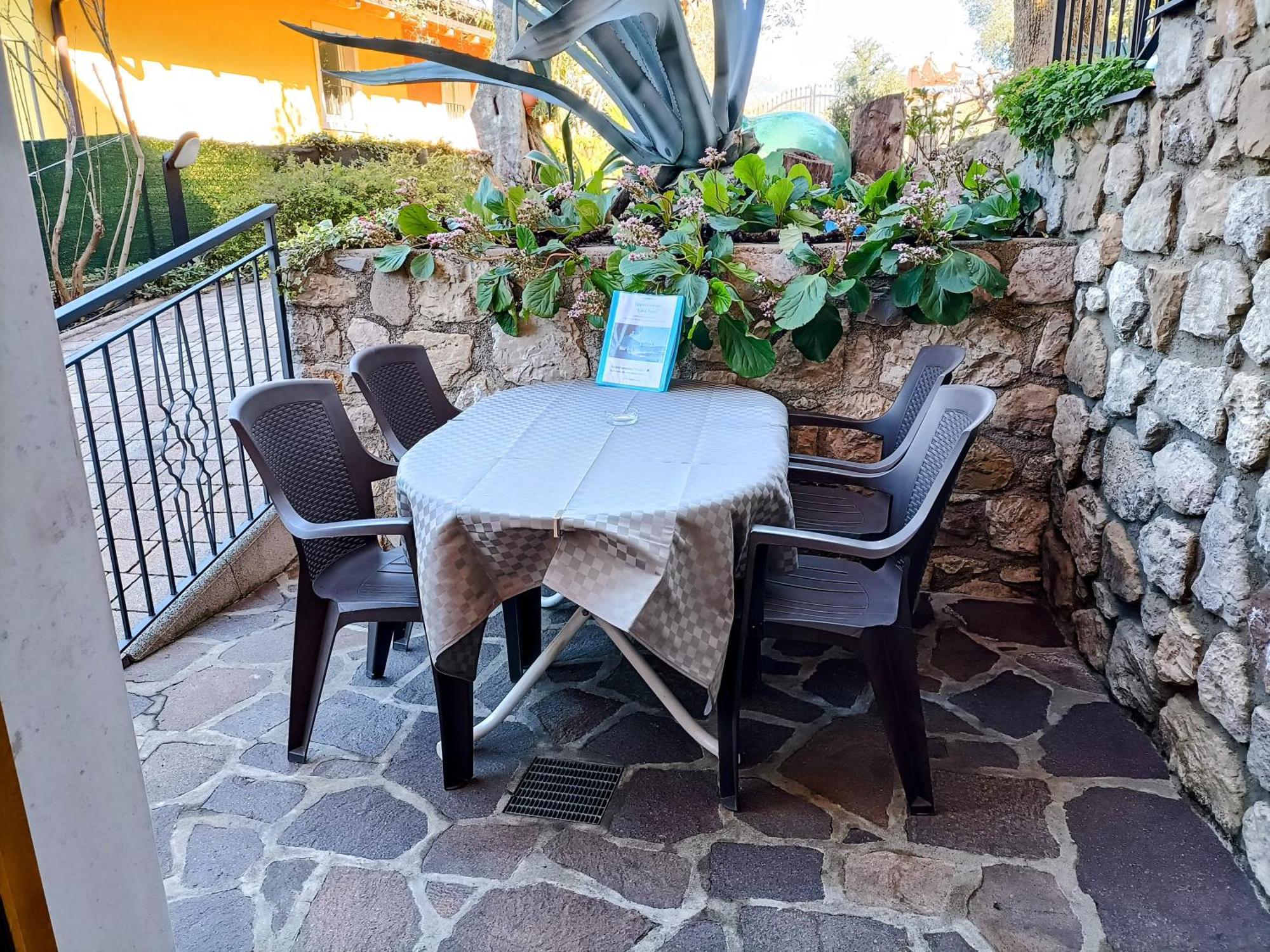 Appartamenti Casa Nina, Lago,Montagne, Uliveti Brenzone sul Garda Buitenkant foto