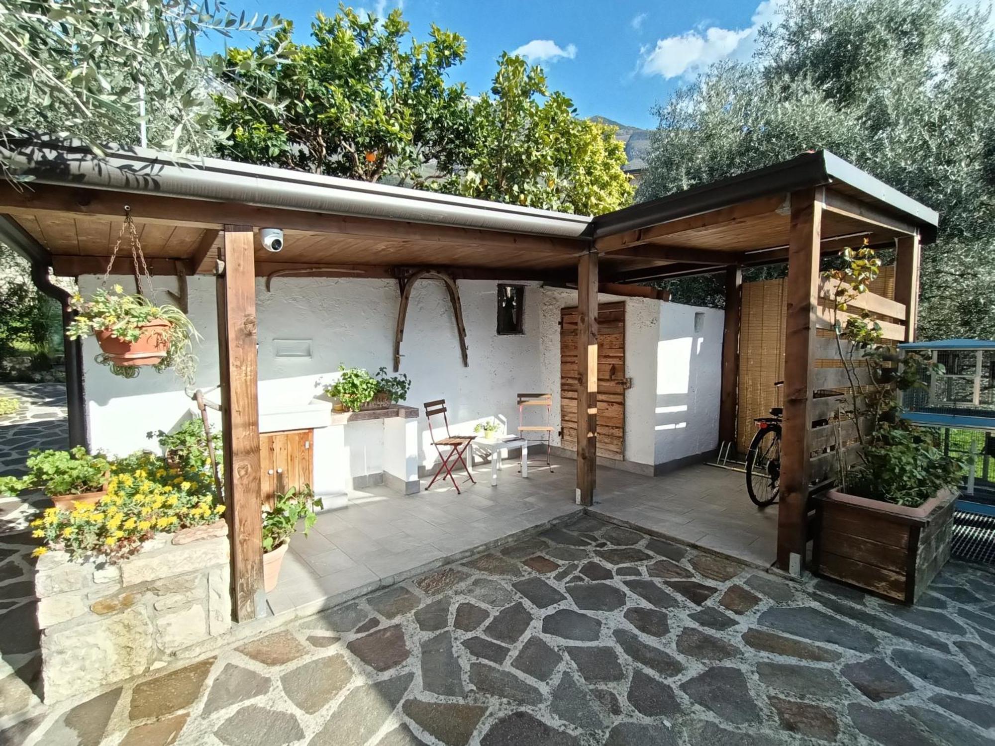 Appartamenti Casa Nina, Lago,Montagne, Uliveti Brenzone sul Garda Buitenkant foto
