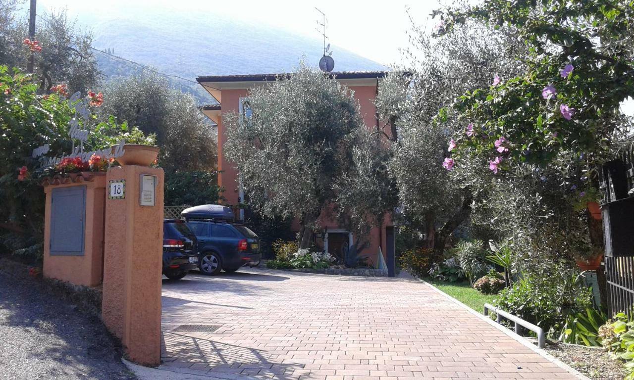 Appartamenti Casa Nina, Lago,Montagne, Uliveti Brenzone sul Garda Buitenkant foto